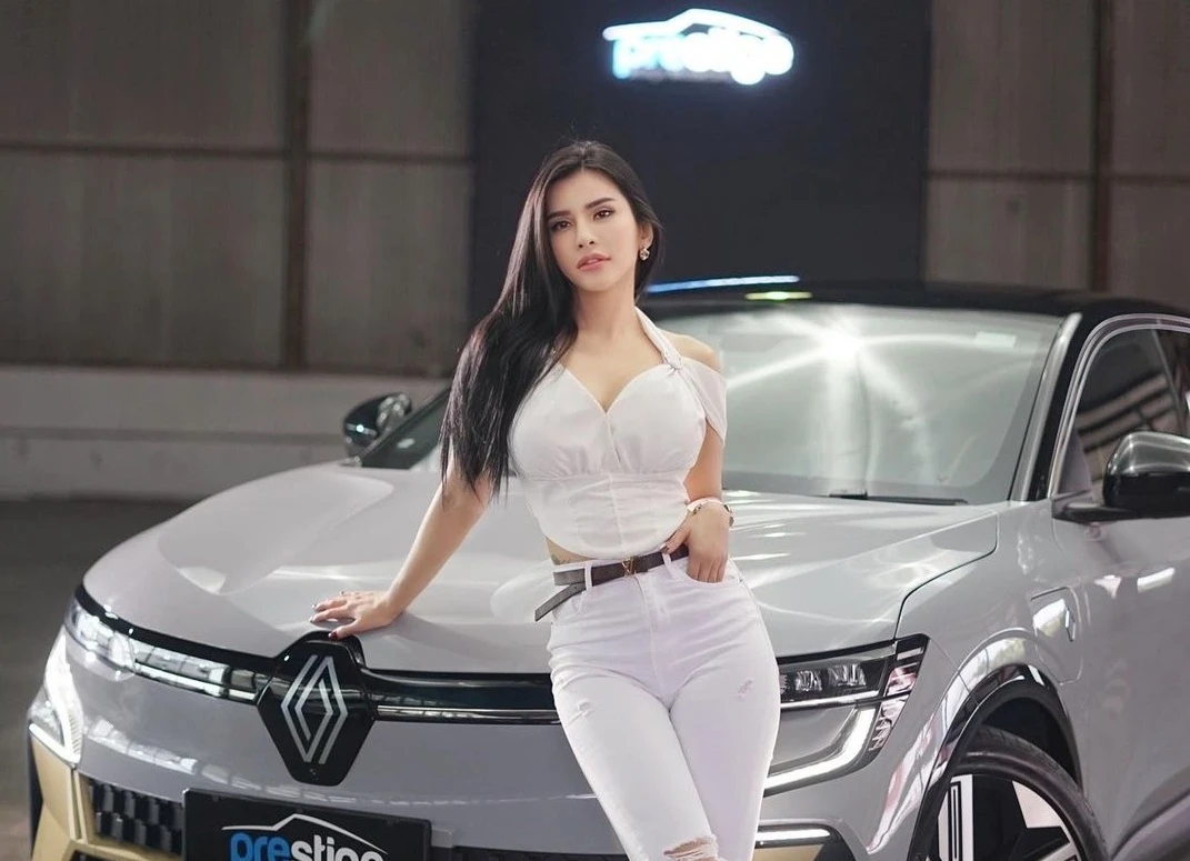 Nữ MC thể thao 9 năm không ăn cơm để giữ body vạn người mê