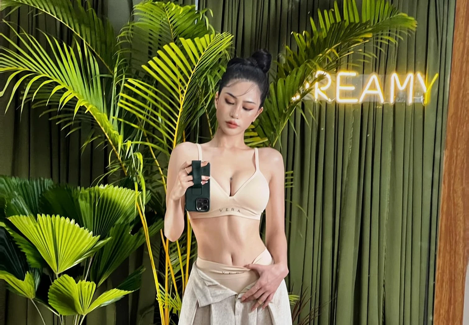 Gái xinh Quảng Ninh hé lộ bí kíp để có vòng eo "khô mỡ"