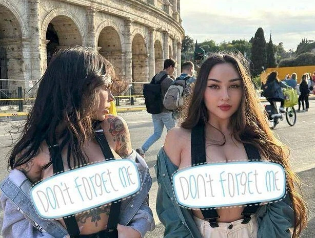 Khoe vòng 1 phản cảm, cặp đôi người mẫu bị ném đá không thương tiếc