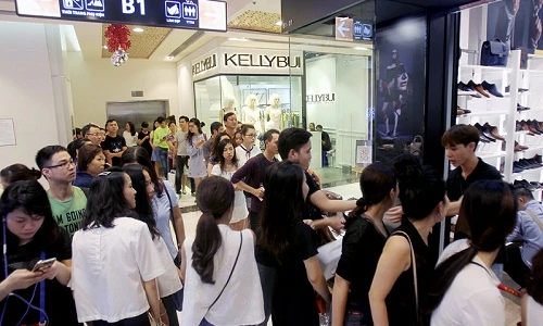 Xem người Việt săn hàng giảm giá ngày Black Friday