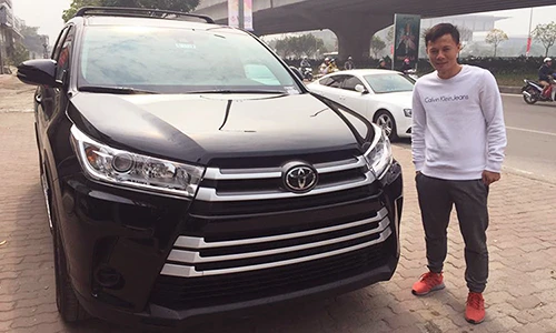 QBV Thành Lương chi tiền tỷ tậu Toyota Highlander 2017