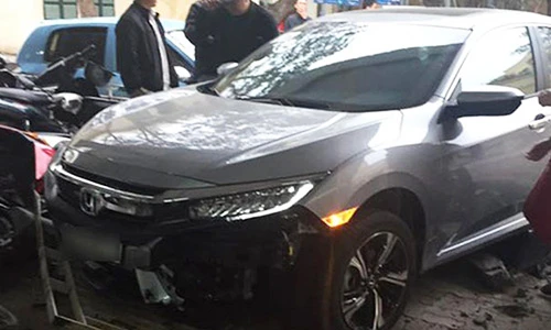 Honda Civic 2017 đầu tiên "gặp nạn" tại Việt Nam