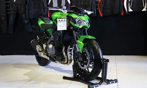 Kawasaki Việt Nam ra mắt Z900 “chốt giá” 288 triệu đồng 