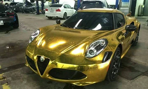 Siêu xe Alfa Romeo 4C "mạ vàng" rao bán 4 tỷ tại VN