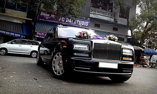 Rolls-Royce Phantom trị giá 28 tỷ rước dâu tại Hải Dương