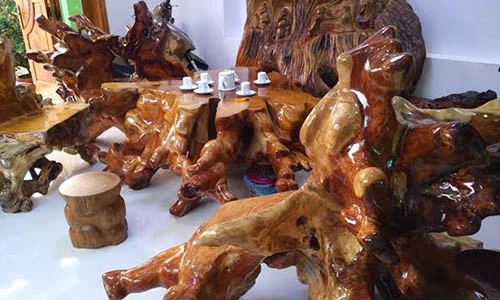 Choáng váng những bộ bàn ghế nghìn tuổi trong nhà đại gia Việt