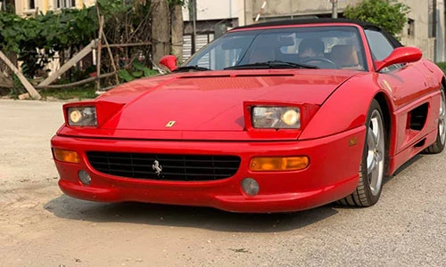 Siêu xe Ferrari F355 Spider nhập lậu xuất hiện ở Sài Gòn