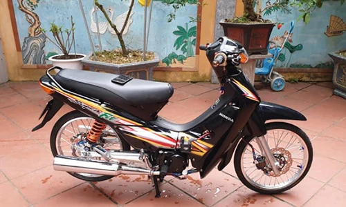 Dân chơi Hà Nội chi trăm triệu độ “xe máy cỏ” Wave