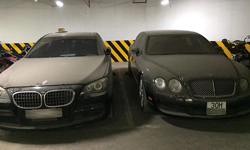 Xe sang Bentley tiền tỷ vứt xó hơn 1 năm ở Hà Nội 
