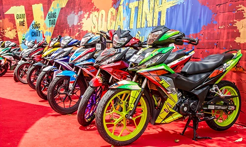 Hơn 600 "xế nổ" Honda Winner 150 lăn bánh tại Hà Nội 