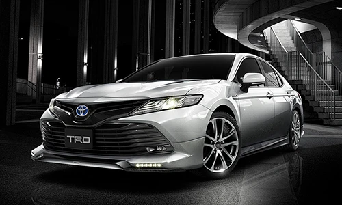 Toyota Camry 2018 ngầu hơn với "đồ chơi thửa"