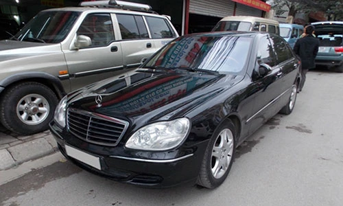 Xe sang Mercedes và BMW giá chỉ 300 triệu tại Việt Nam