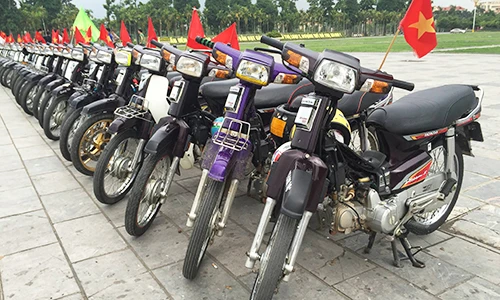 Hàng trăm xe Honda Dream II “náo loạn” Vĩnh Phúc
