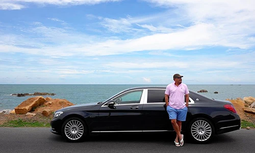 "Soi" Mercedes-Maybach giá 6,9 tỷ của đại gia Khải Silk 