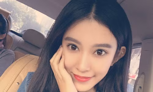 Nữ sinh nổi tiếng nhờ là bản sao của Angelababy