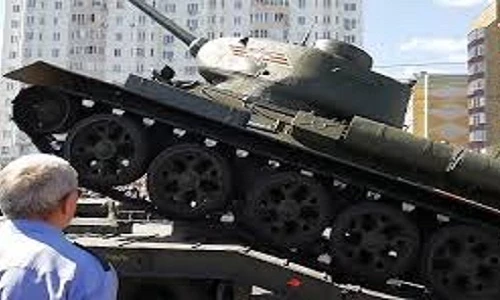 Video: Xe tăng Nga lật nhào trong lễ duyệt binh có ông Putin tham dự