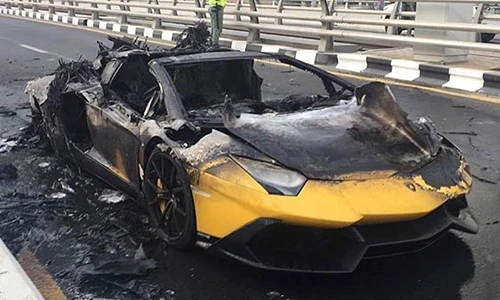 Siêu xe Lamborghini Aventador 50th cháy thành tro tại Dubai