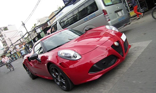 Siêu xe Alfa Romeo 4C độc nhất Việt Nam lần đầu lăn bánh