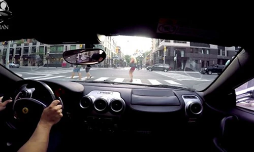 "Siêu ngựa" Ferrari F430 hét bay điện thoại của hot girl