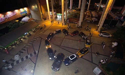 Thiếu gia lôi cả dàn xe sang xếp trái tim cầu hôn bạn gái