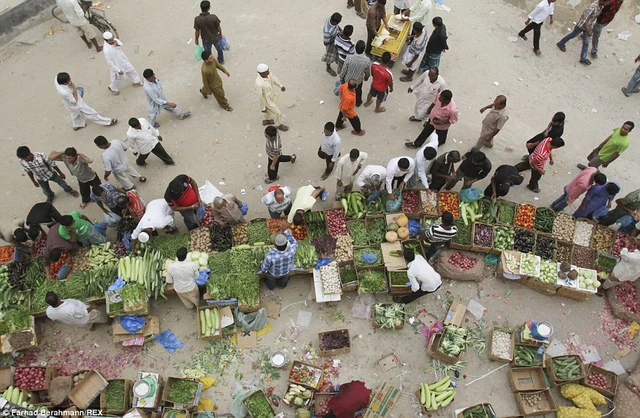 Ngã ngửa góc khuất phía sau sự hào nhoáng ở Dubai