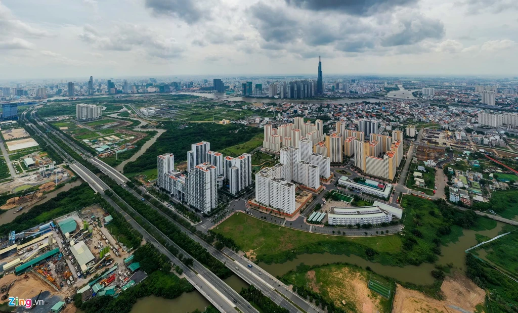 Kỳ lạ những khu nhà vắng vẻ và xuống cấp ở Thủ Thiêm