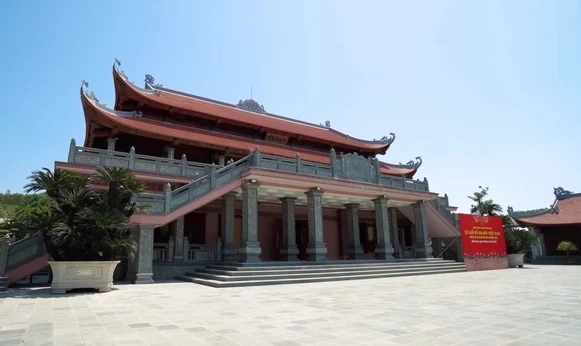 Choáng ngợp nhà thờ tổ họ Bùi hoành tráng bậc nhất Việt Nam