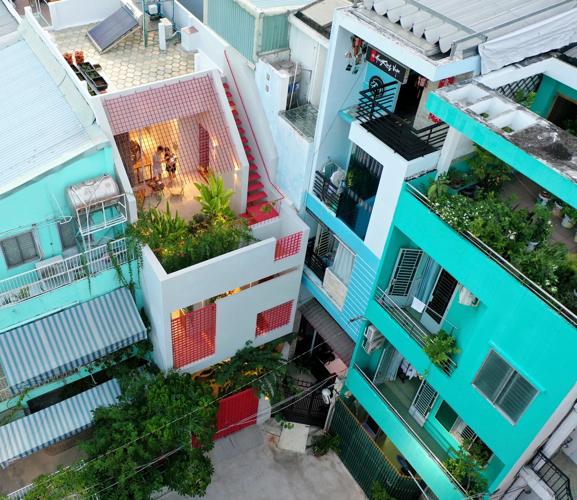 Thiết kế 3 giếng trời, nhà Sài Gòn lên báo Mỹ sau cải tạo