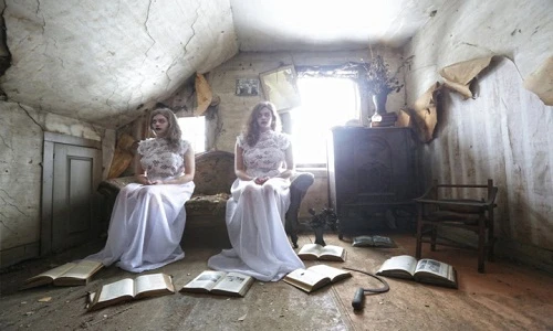 “Ám ảnh” những hình thời trang trong căn nhà hoang bí ẩn