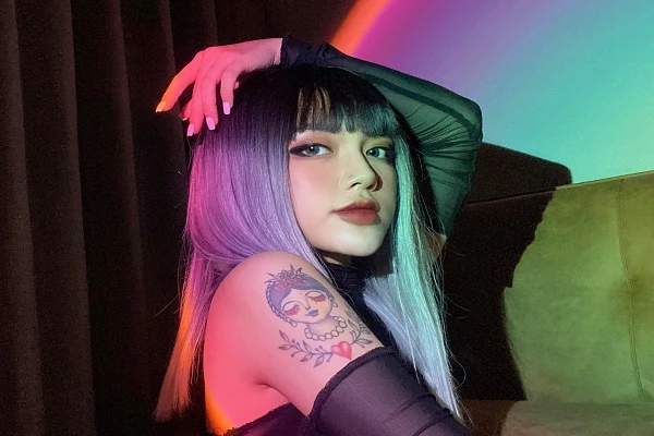 Lộ danh tính "mẹ bỉm sữa" chủ nhân clip cover triệu view