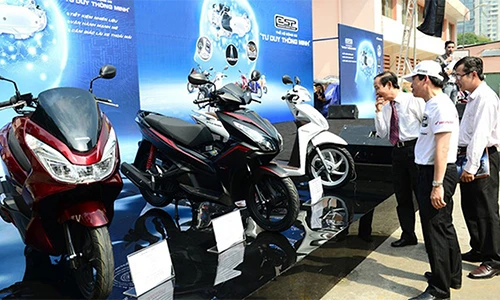 Người dùng Việt vẫn mạnh tay mua xe máy