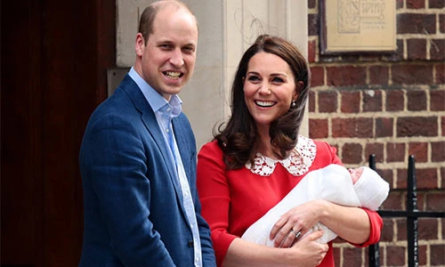 Váy Kate Middleton mặc sau khi hoàng tử bé chào đời có gì đặc biệt?