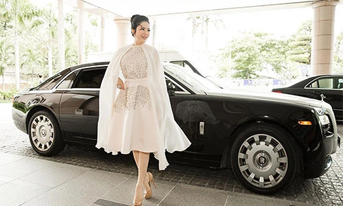 Siêu xe Rolls-Royce của Lý Nhã Kỳ giá bao nhiêu? 