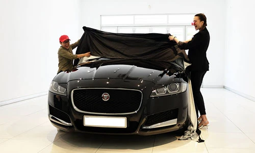 Phương Uyên và Thiều Bảo Trang tậu xe sang Jaguar hơn 3 tỷ 