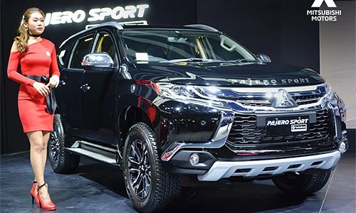 Mitsubishi Pajero Sport 2018 bản giới hạn giá 878 triệu đồng