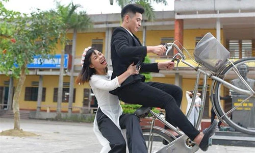 Hậu trường đau điếng đằng sau bức ảnh kỷ yếu độc lạ đang nhận cơn bão like