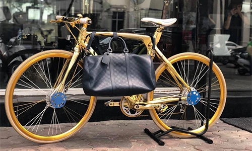 Cận cảnh xe đạp mạ vàng cả tỷ đồng tại Hà Nội 