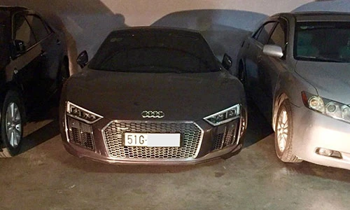 Siêu xe Audi R8 V10 Plus tiền tỷ "bỏ xó" ở Sài Gòn