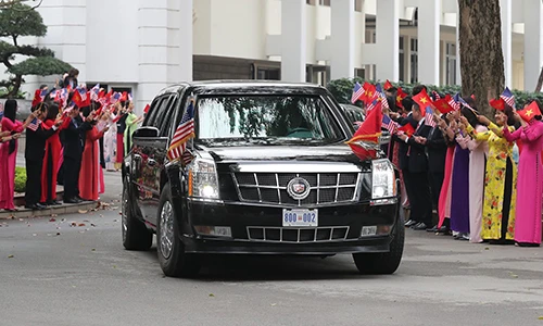 Cận cảnh dàn xe hộ tống Tổng thống Trump tại HN