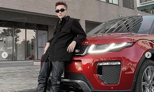 Sơn Tùng MT-P "show hàng" Range Rover Evoque 2,7 tỷ