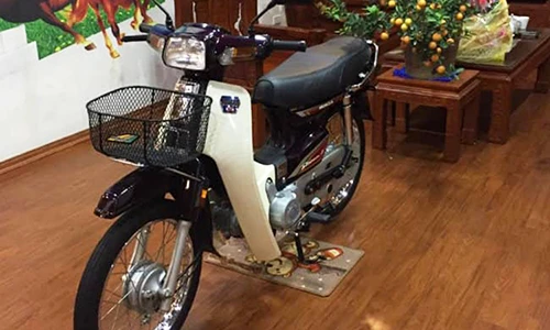 Cận cảnh Honda Dream Thái giá gần 300 triệu ở Hà Nội 