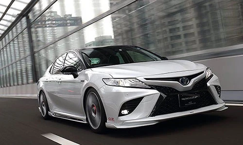 Toyota Camry 2019 đẹp long lanh với gói độ 60 triệu đồng
