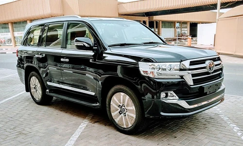 Toyota Land Cruiser VXR hơn 10 tỷ về Việt Nam đón Tết