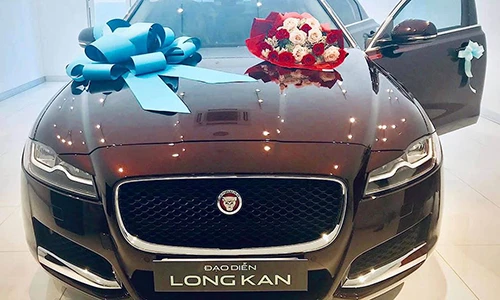 Đạo diễn Long Kan tậu "siêu báo" Jaguar XF hơn 3 tỷ đồng