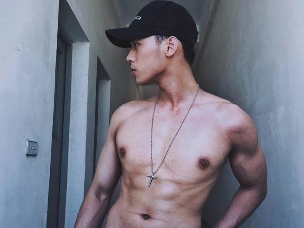 Nam sinh trường Việt - Hàn khoe body “chất lừ” lộ gu người yêu tương lai