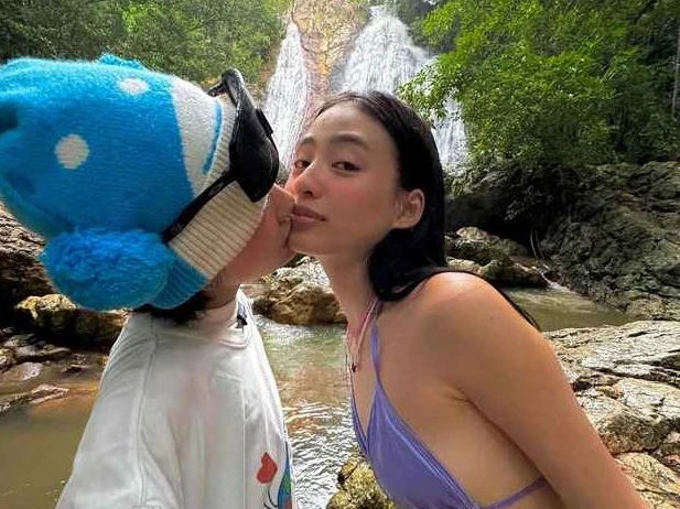 Gái xinh từng lọt top đề cử 100 mặt đẹp thế giới công khai người yêu