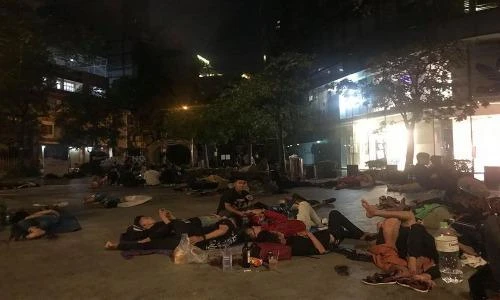 CĐM nói gì về việc giới trẻ hành xác chờ săn hàng Black Friday?