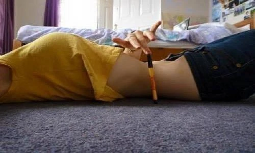 Dân mạng thích thú thử sức với trào lưu đo vòng eo con kiến mới 