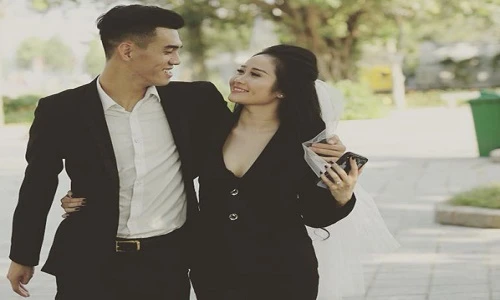 Vào bán kết AFF Cup 2018, tuyển thủ Việt Nam khoe người yêu cực xinh