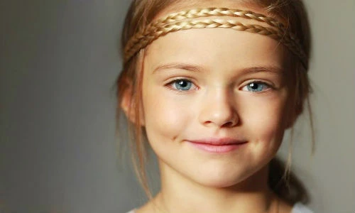 Nhan sắc thiên thần của cô bé xinh đẹp nhất thế giới